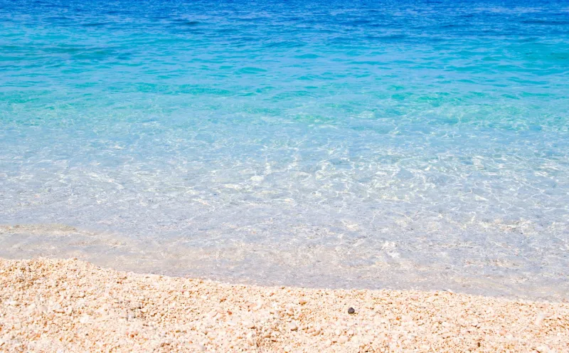 Giugno a metà strada: perché le due settimane più sottovalutate dell'anno sono quelle giuste per venire a Lentischi Beach